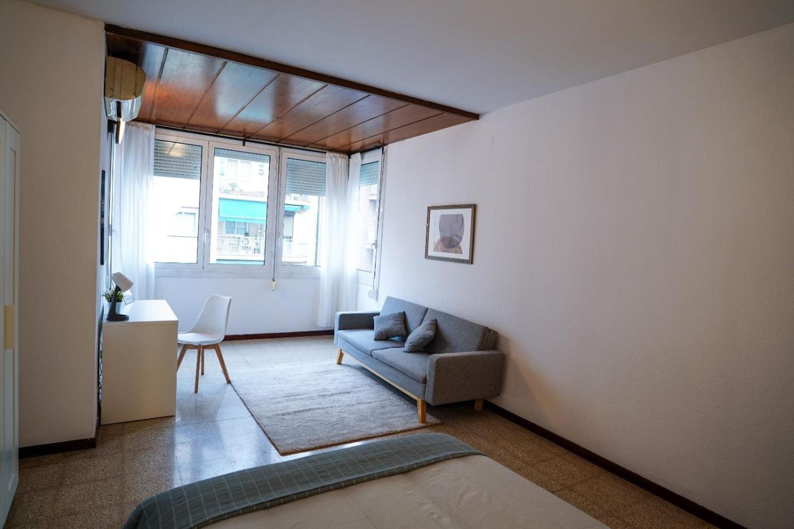 Privada En Piso Compartido Lepanto * Barcelone