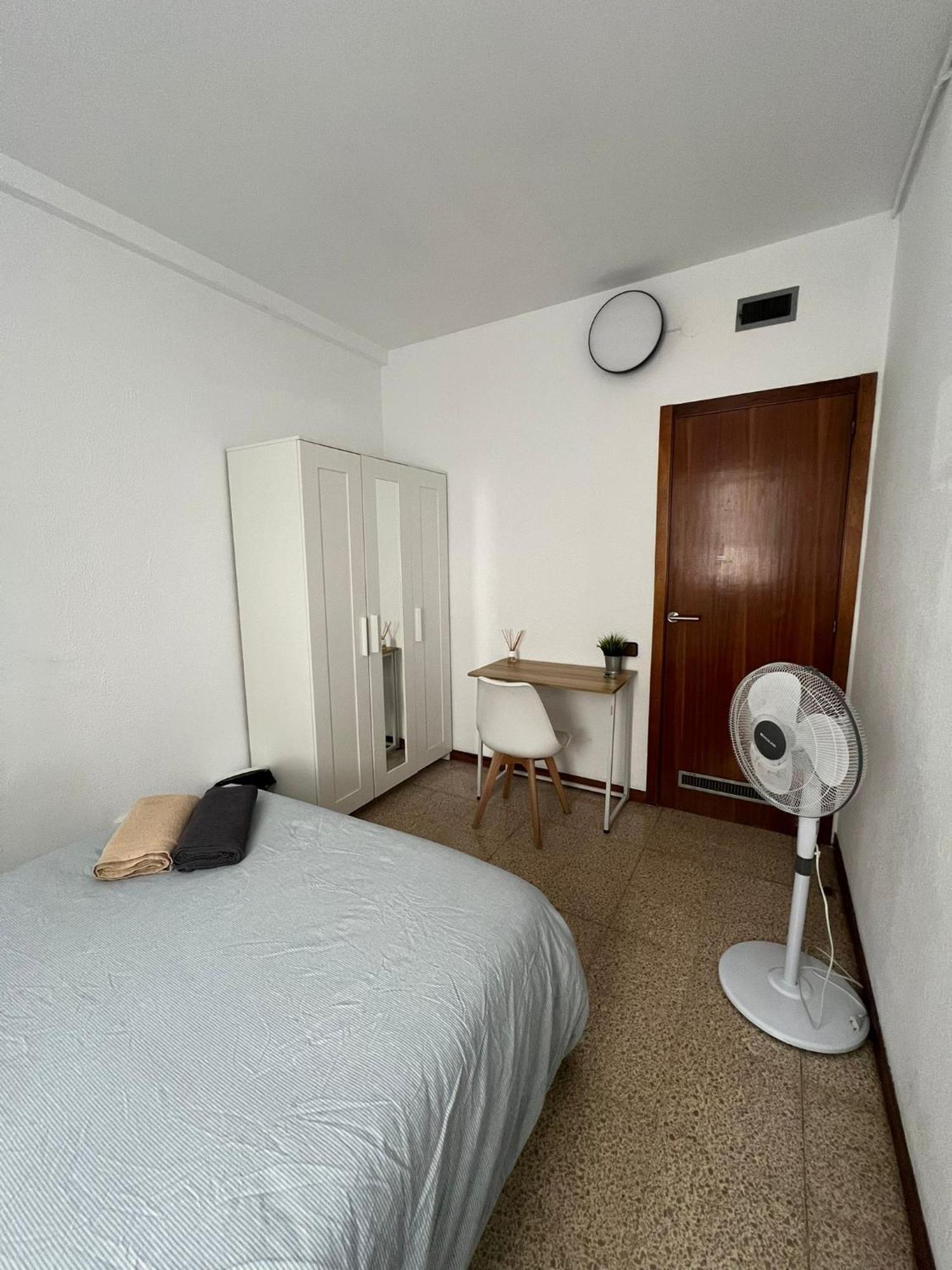 Privada En Piso Compartido Lepanto Auberge de jeunesse *