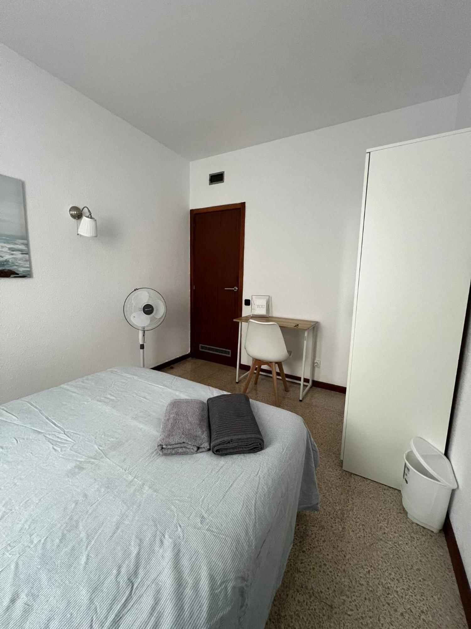 Privada En Piso Compartido Lepanto Auberge de jeunesse *