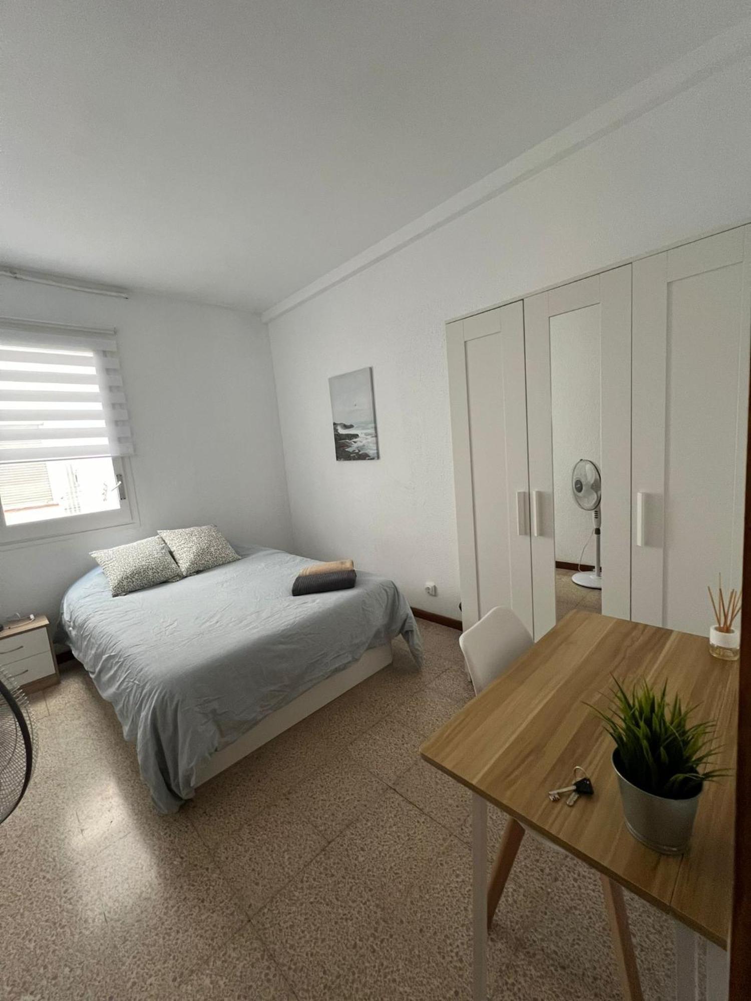 Privada En Piso Compartido Lepanto Barcelone